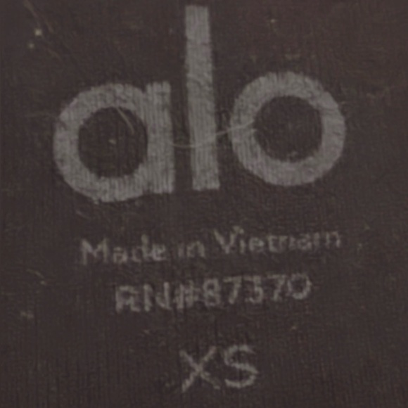 ALO Leggings Medium compression 87% Nylon 13% Elastane Size XS with a 25” inseam - Picture 7 of 7